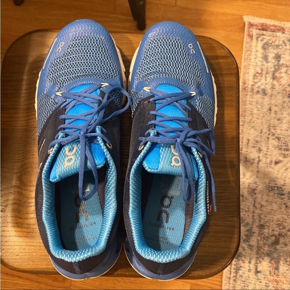 Like new Men’s On Cloud Cloudflyer2. 10.5. With original box.